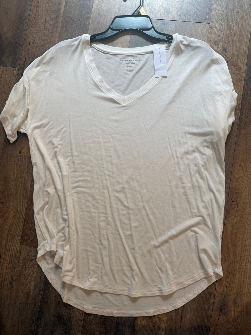 American Eagle Outfitters White V-Neck Short Sleeve Tee